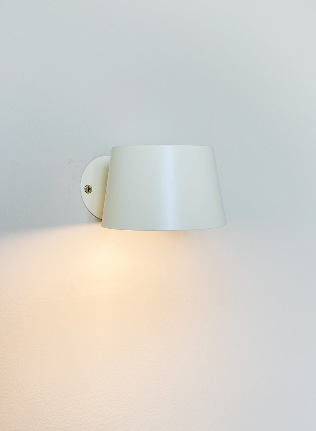 s-files-1-0950-7622-1112-files-recharge_matt_beige_vegglampe_paa