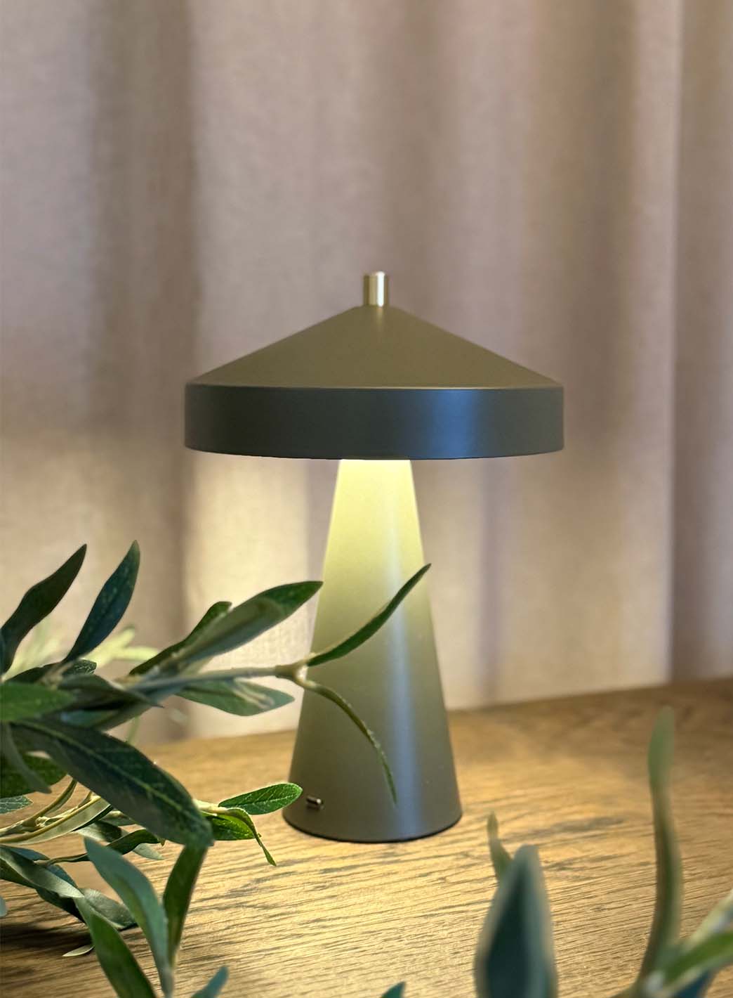 Tivoli oppladbar bordlampe