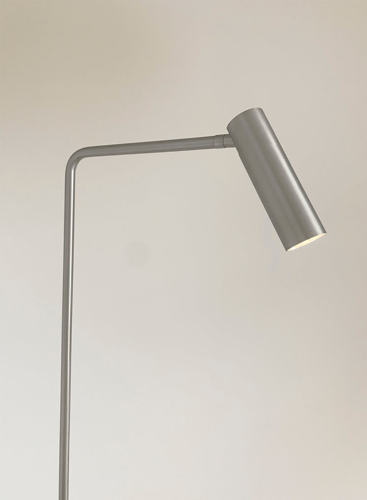 Slim gulvlampe