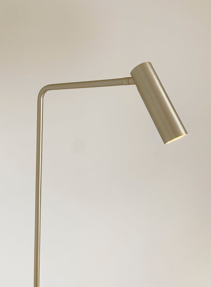 Slim gulvlampe