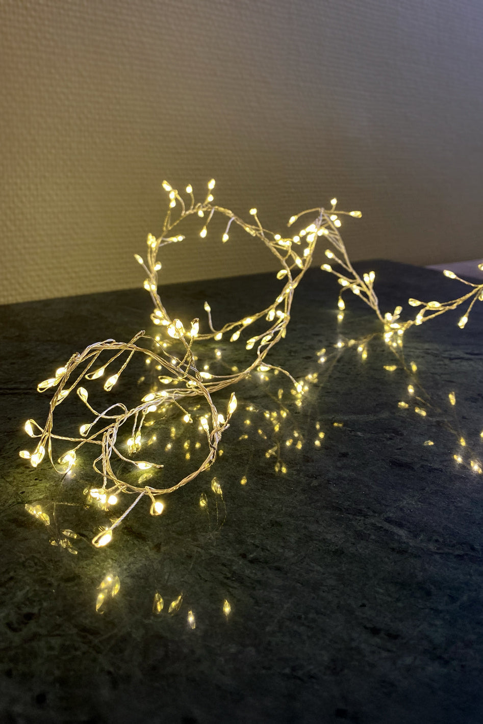 Lyslenke Stringlight Cluster 2m 200-lys m/timer IP44 - varm hvit - batteridrevet